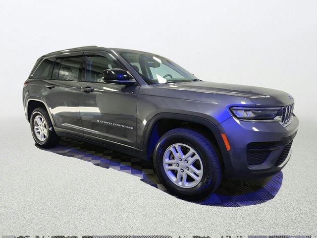 Used 2024 Gray Jeep Laredo image 24