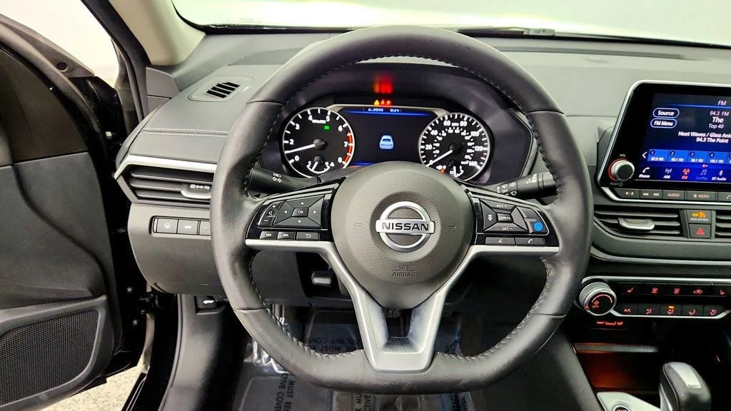 Used 2022 Super Black Nissan 2.5 SV Sedan image 14