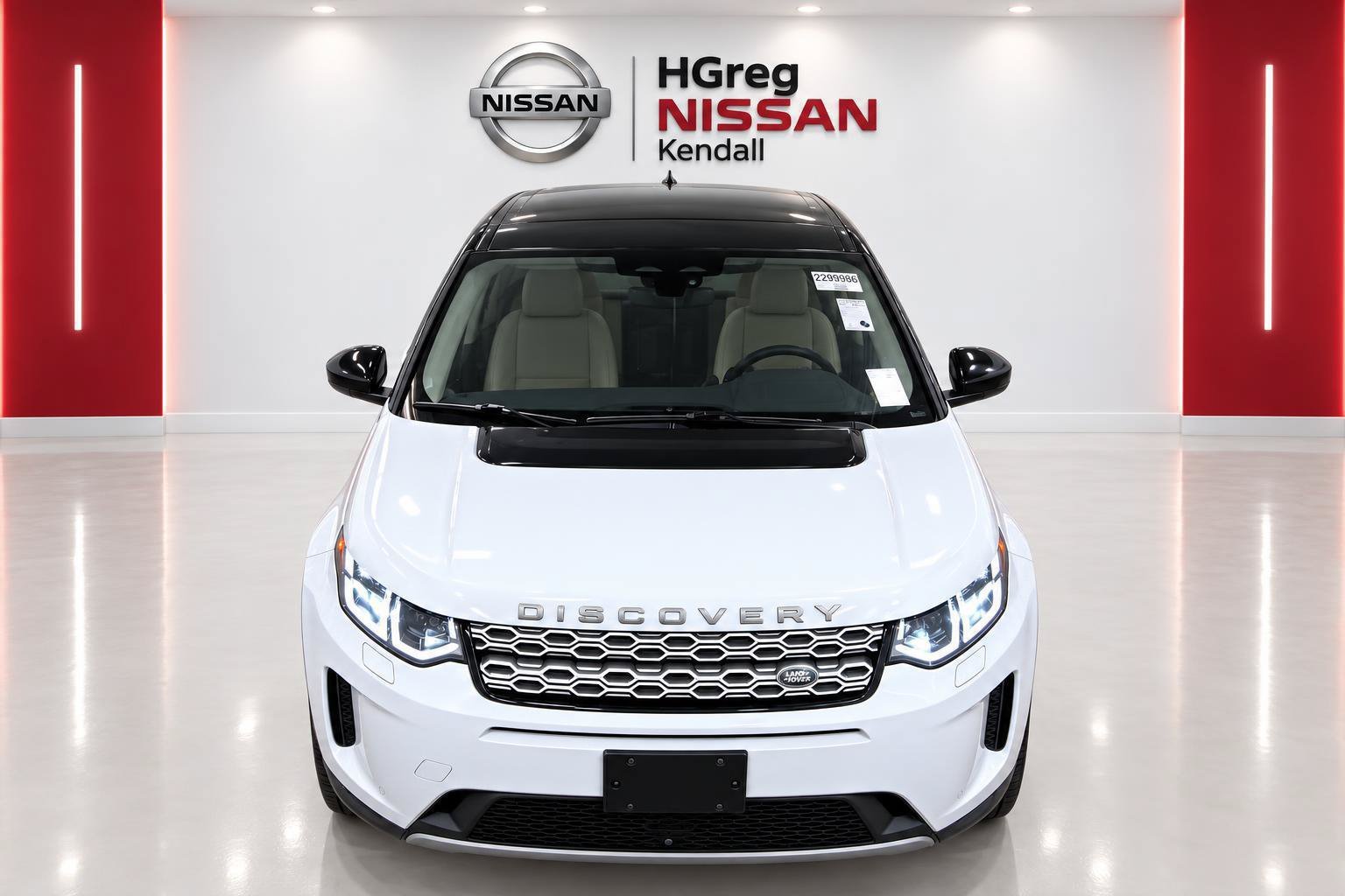 Used 2021 White Land Rover SE image 5