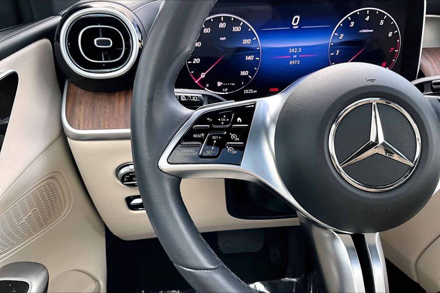 Used 2025 Black Mercedes-Benz GLC 300 image 21