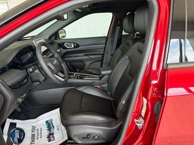 New 2026 Red Hot Pearl-Coat Exterior Paint Jeep Limited image 15
