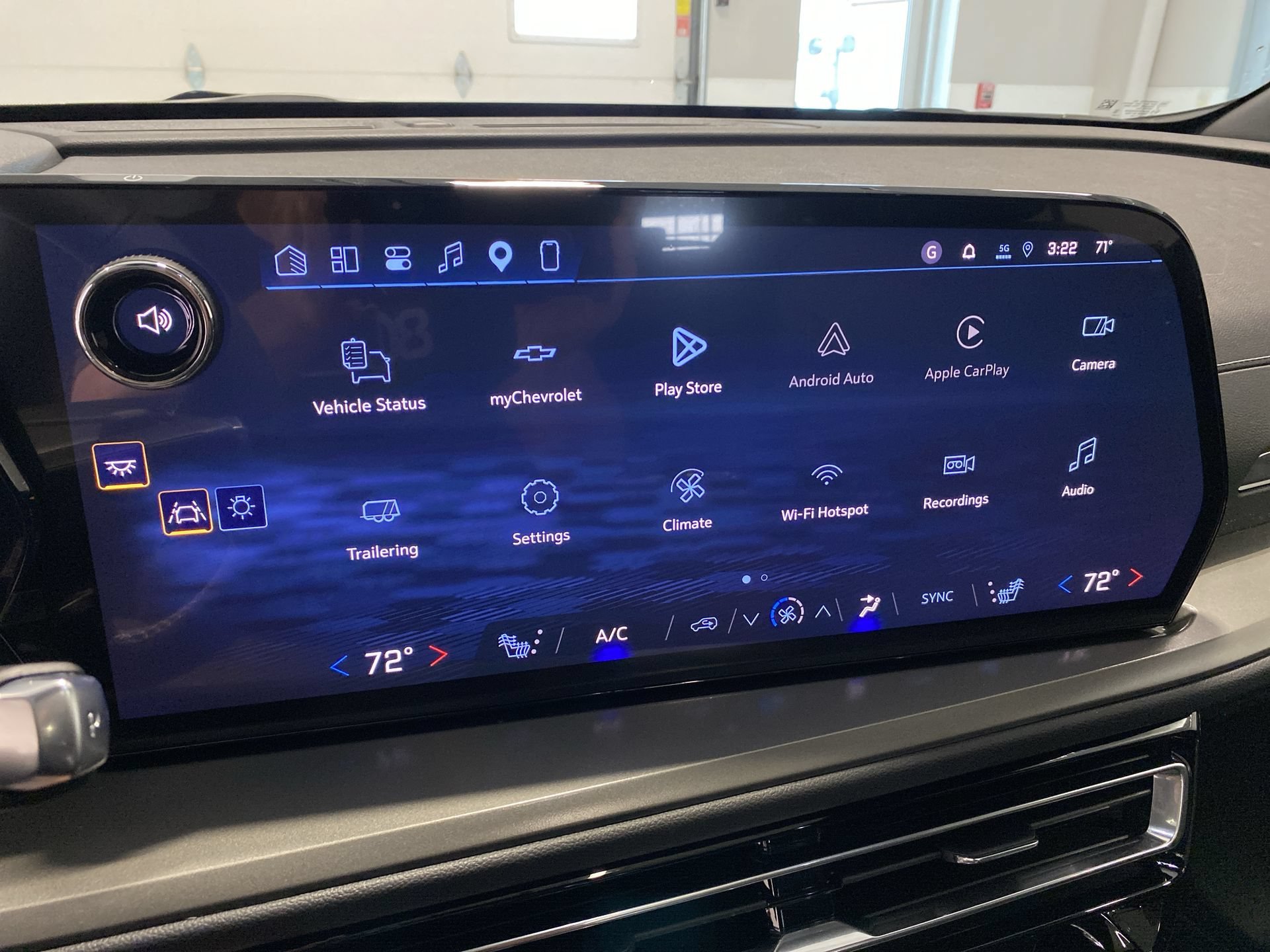 2027 Chevrolet Traverse LT - Photo 13