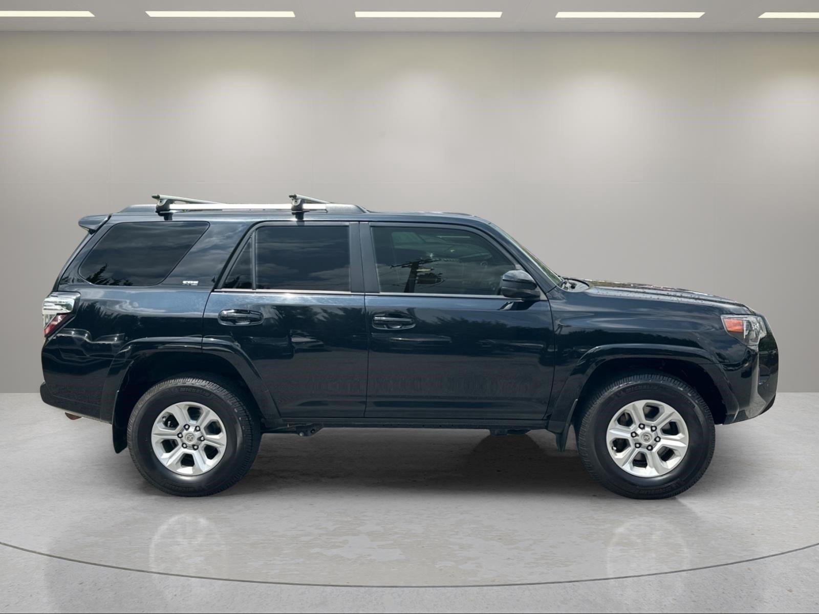 Used 2019 Midnight Black Metallic Toyota SR5 image 7