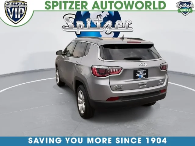 Used 2019 Billet Silver Metallic Clearcoat Jeep Latitude image 12