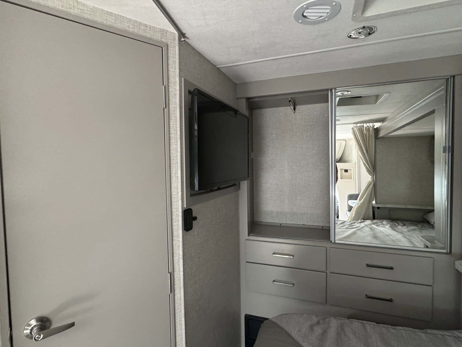 New 2025 Tan Thor Motor Coach 23TW image 11