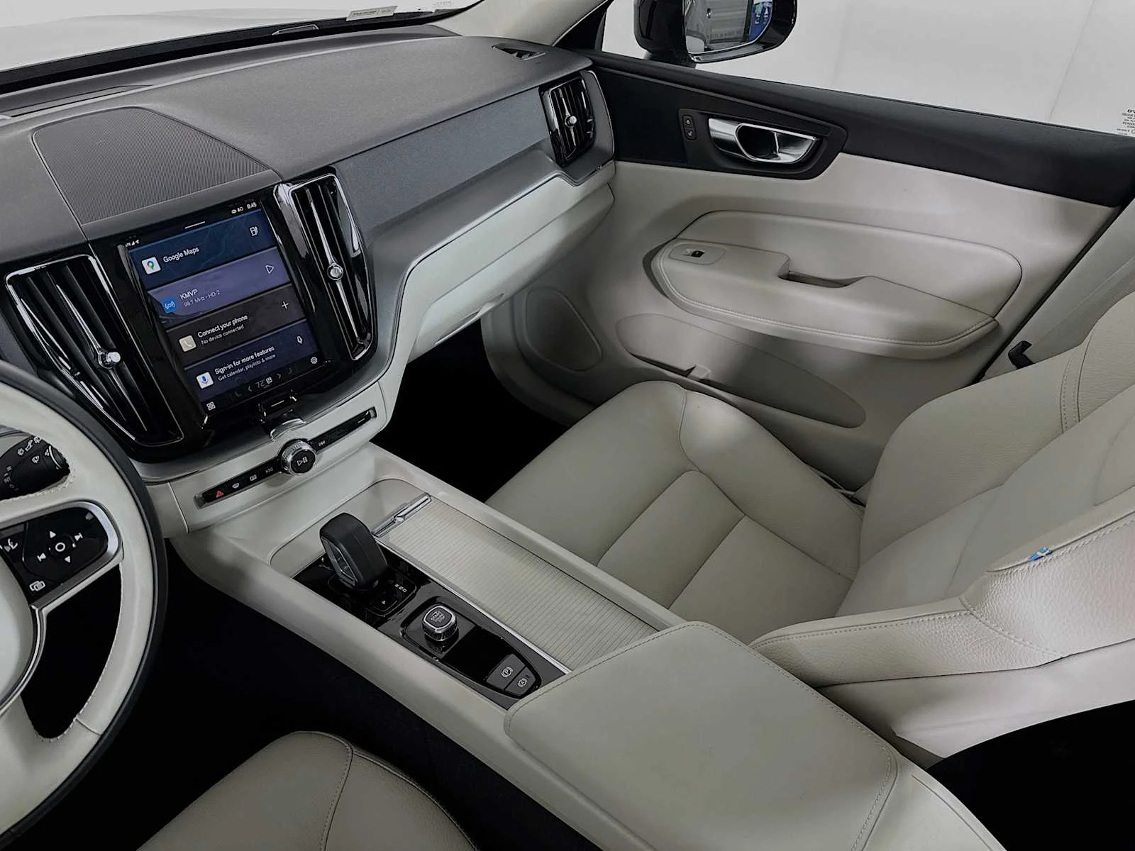 Certified Used 2025 Platinum Grey Volvo Core image 22