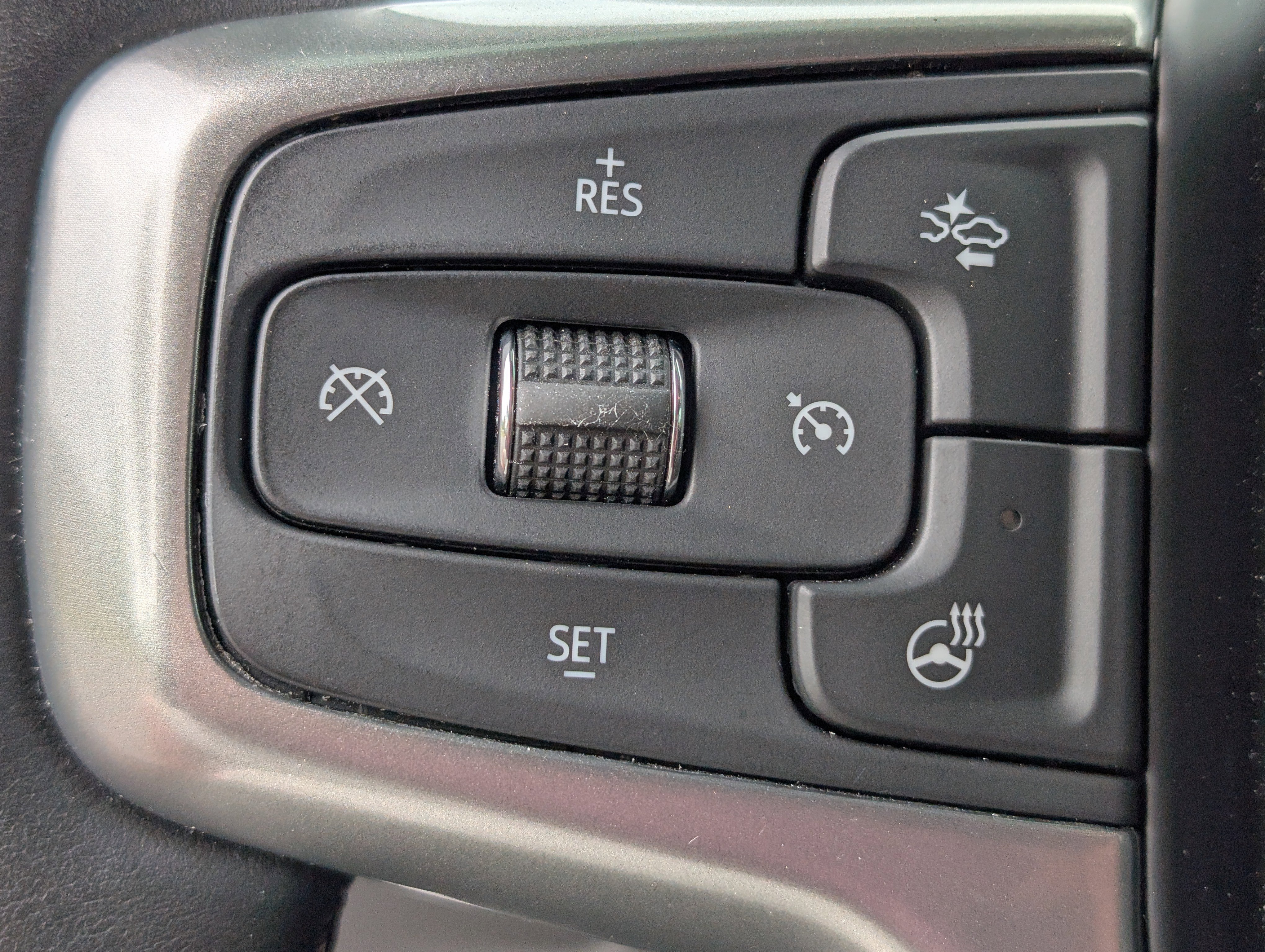 2023 Chevrolet Suburban Z71 - Photo 18