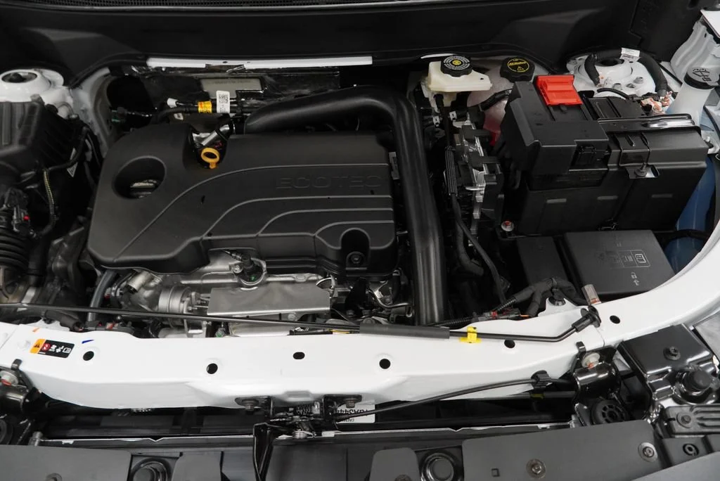New 2027 Summit White Chevrolet LT image 40