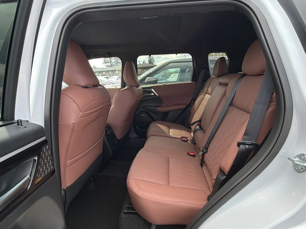 New 2026 White Diamond Mitsubishi SEL image 21