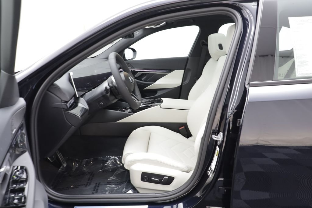 New 2027 Carbon Black Metallic BMW 530i xDrive image 6