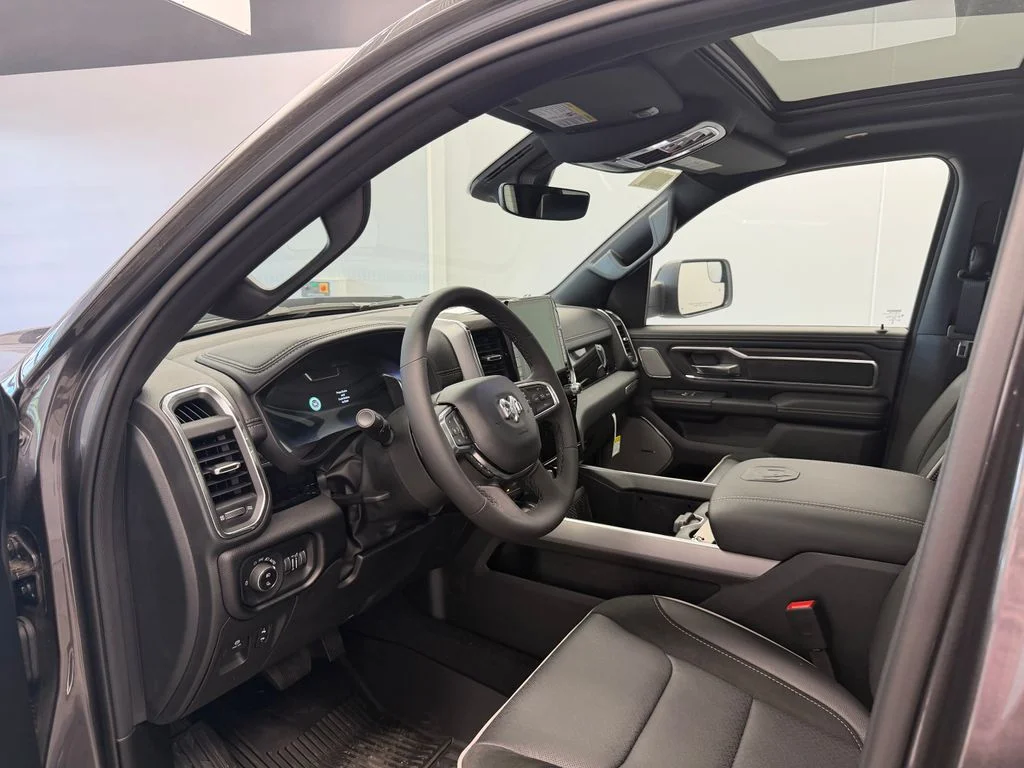 New 2026 Molten Red Pearl-Coat Exterior Paint Ram Laramie image 24