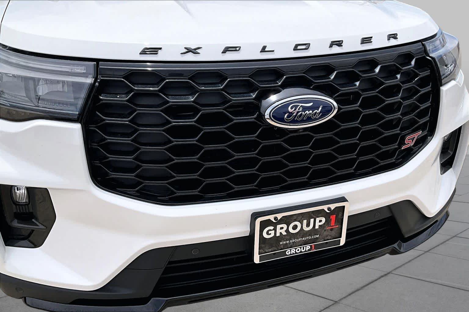 Used 2025 Star White Metallic Tri-Coat Ford ST image 29