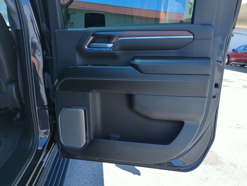 Used 2024 Silver GMC Denali image 32