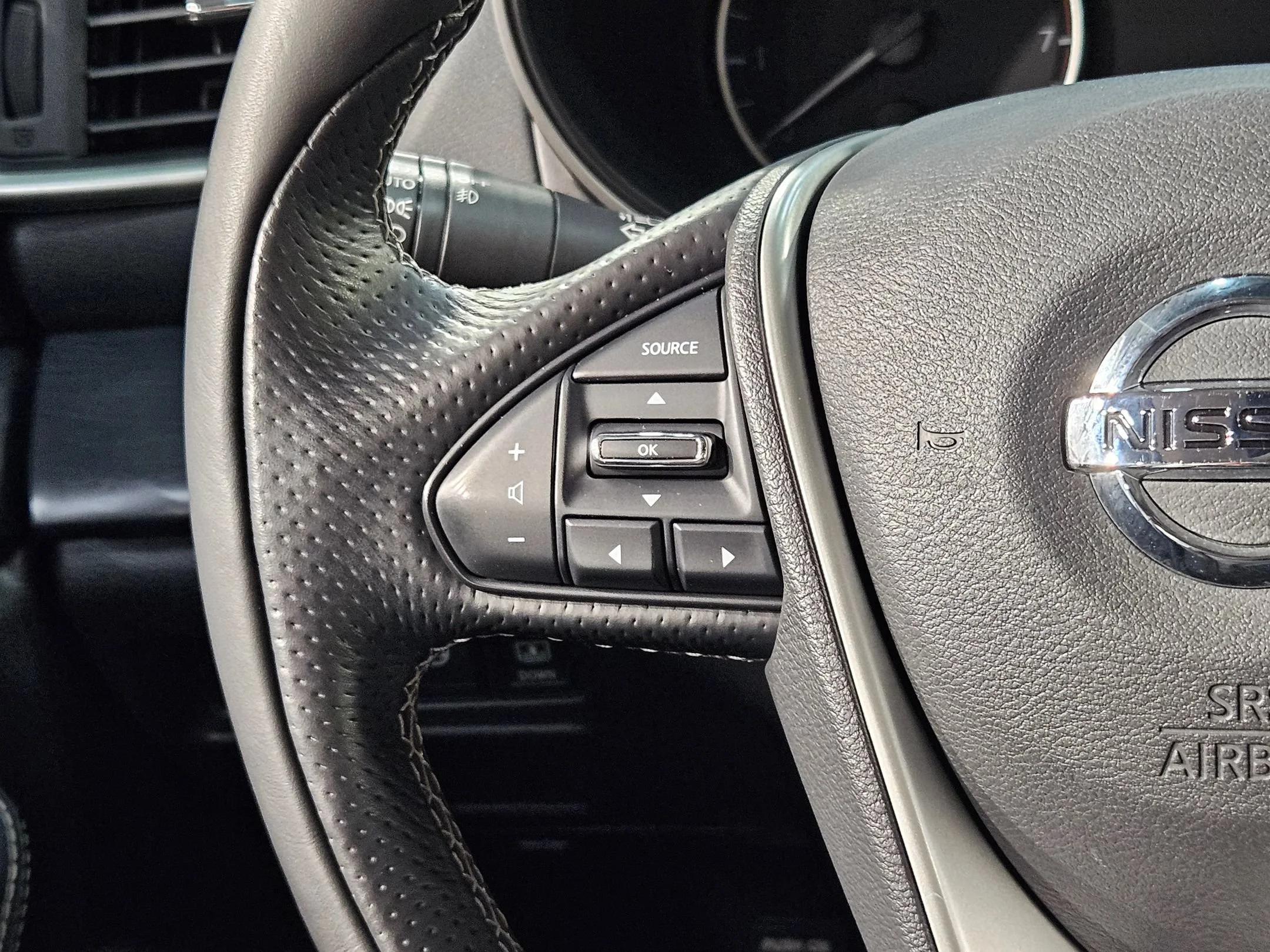 Used 2020 Super Black Nissan Platinum image 27