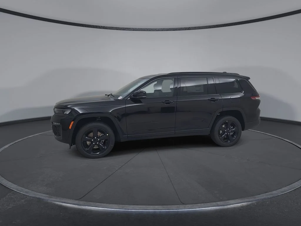 New 2026 Diamond Black Crystal Pearl-Coat Exterior Paint Jeep Limited image 8