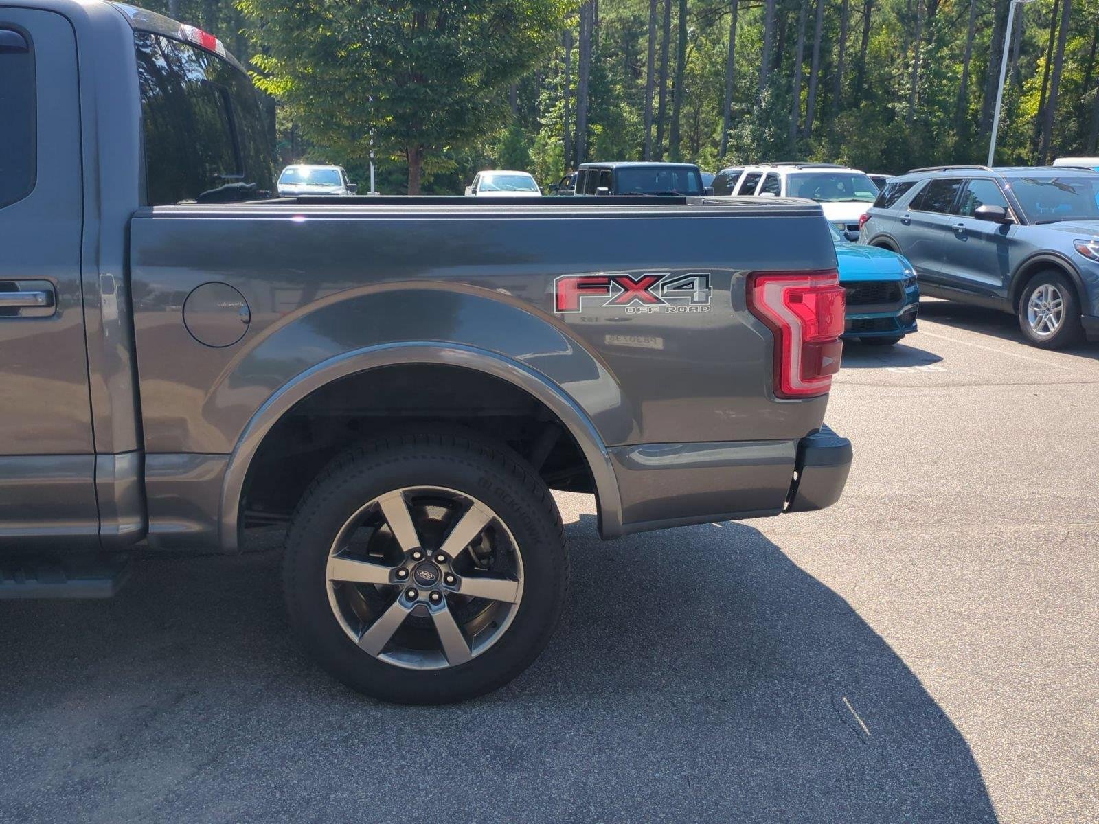 Used 2015 Magnetic Metallic Ford Lariat image 11