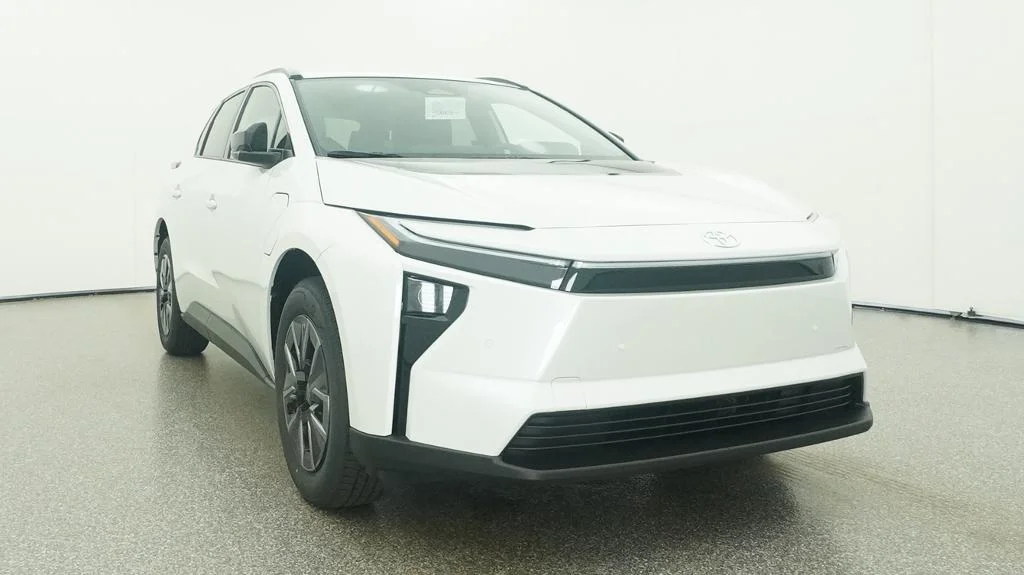 New 2026 Wind Chill Pearl Toyota XLE image 34