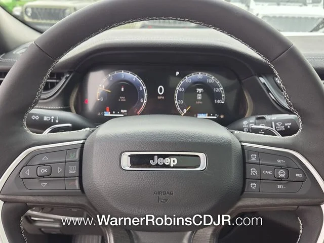 New 2026 Diamond Black Crystal Pearl-Coat Exterior Paint Jeep Limited image 26