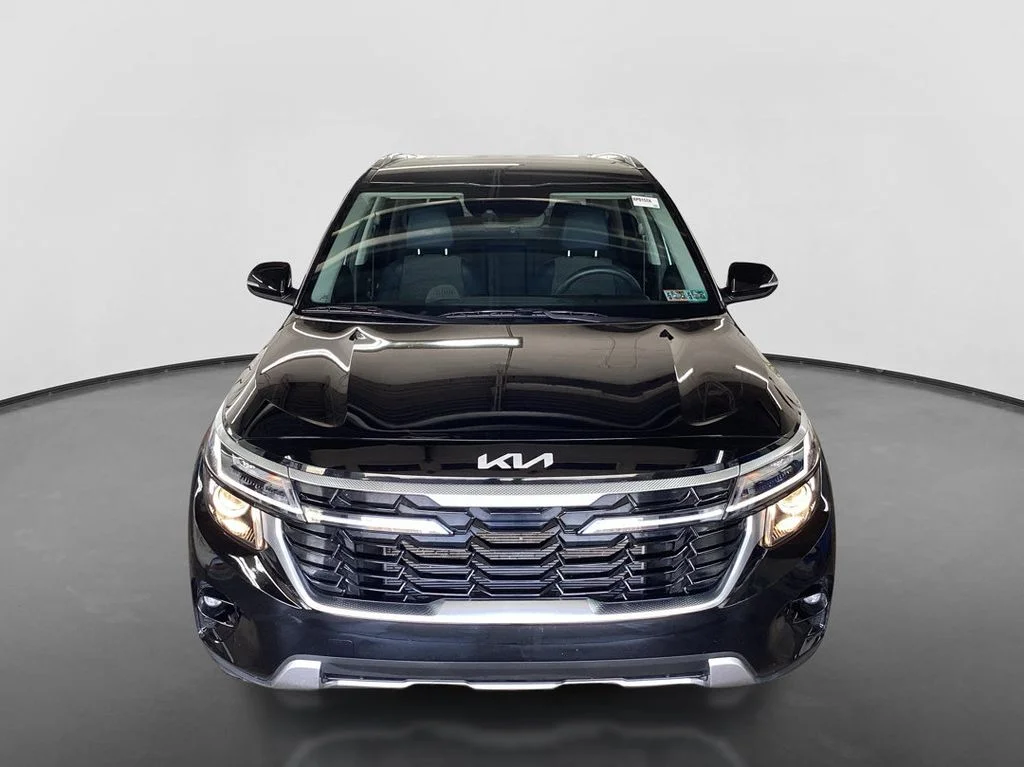 Used 2025 Black Kia S image 2