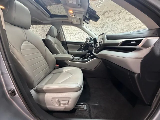Used 2021 Gray Toyota XLE image 9