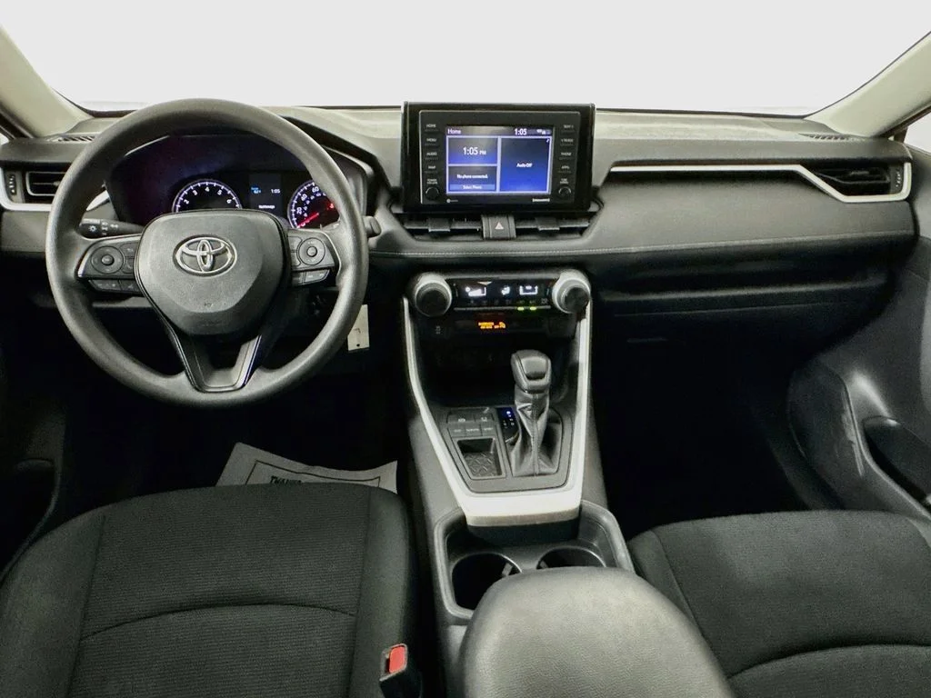 Used 2020 White Toyota LE image 25