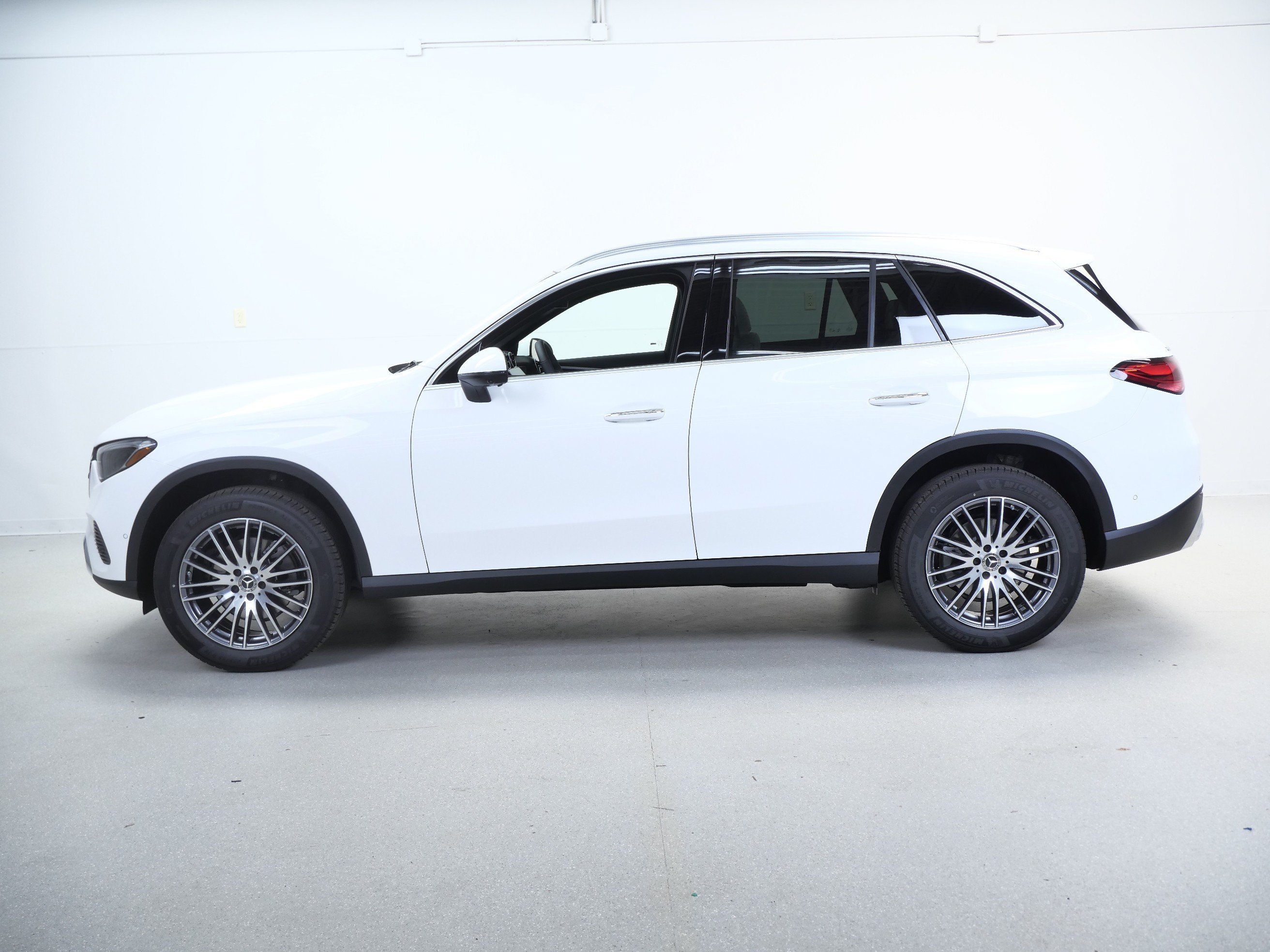 New 2026 Polar White Mercedes-Benz GLC 300 image 5