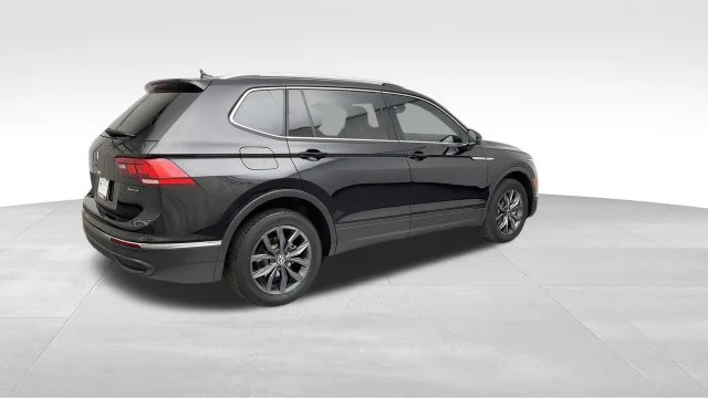 Used 2024 Black Volkswagen 2.0T SE image 2