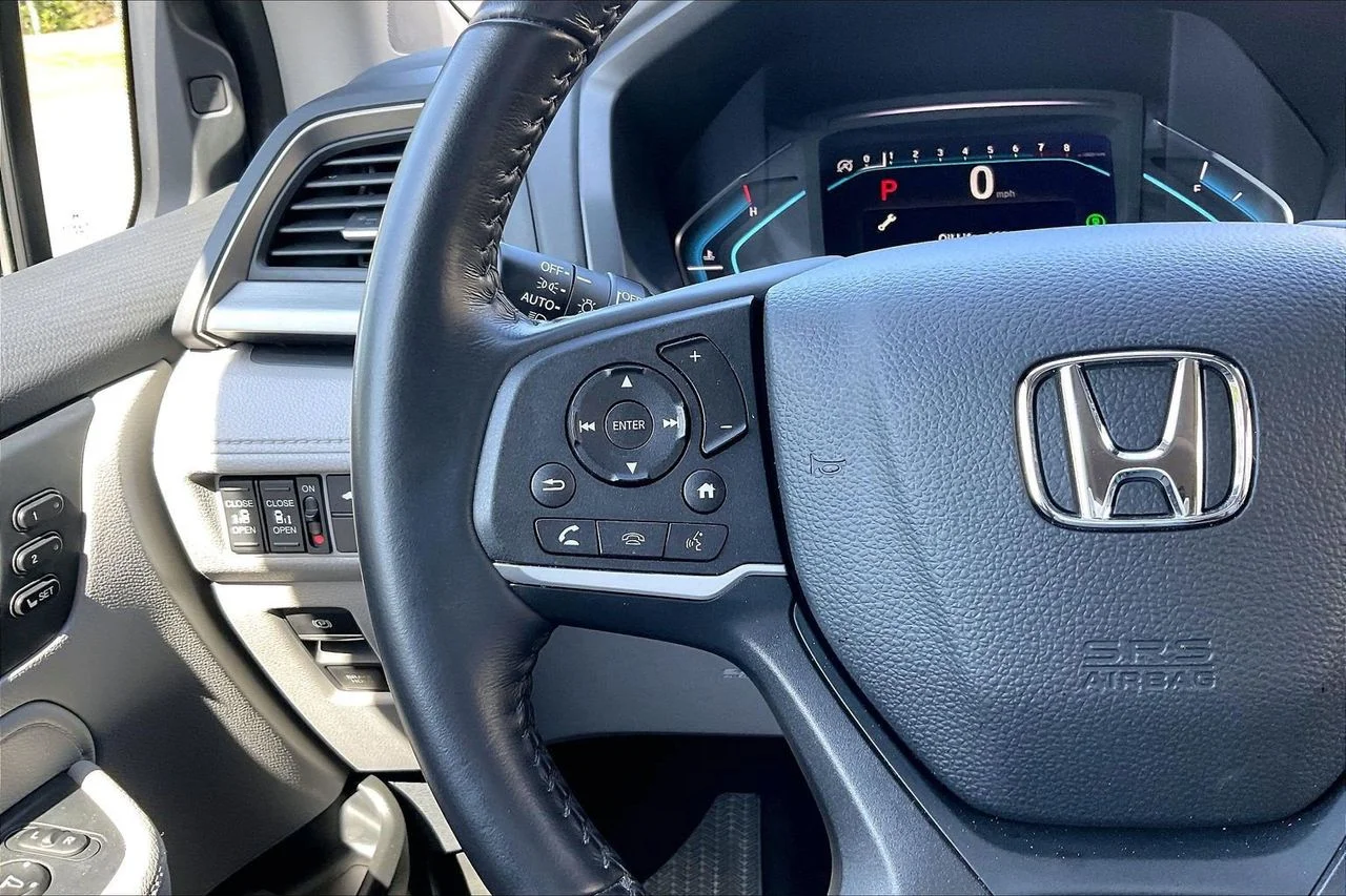 Certified Used 2024  Honda EX-L image 29