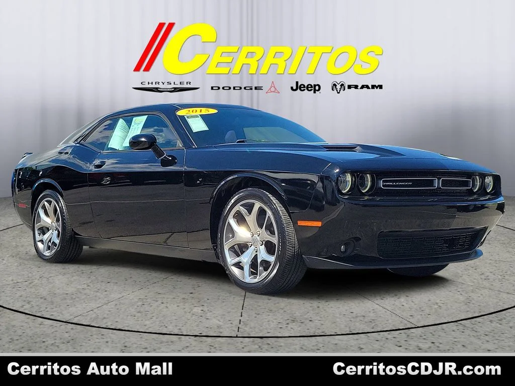 2015 Dodge Challenger SXT Plus's photo