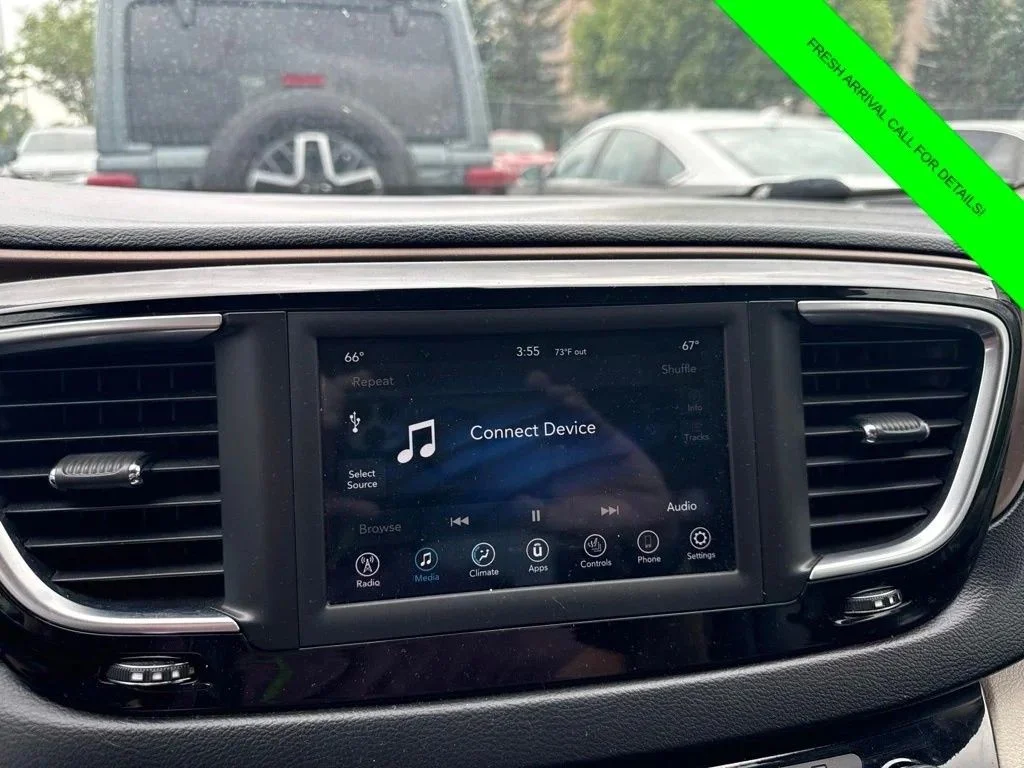 Used 2019 Brilliant Black Crystal Pearlcoat Chrysler Touring L image 22