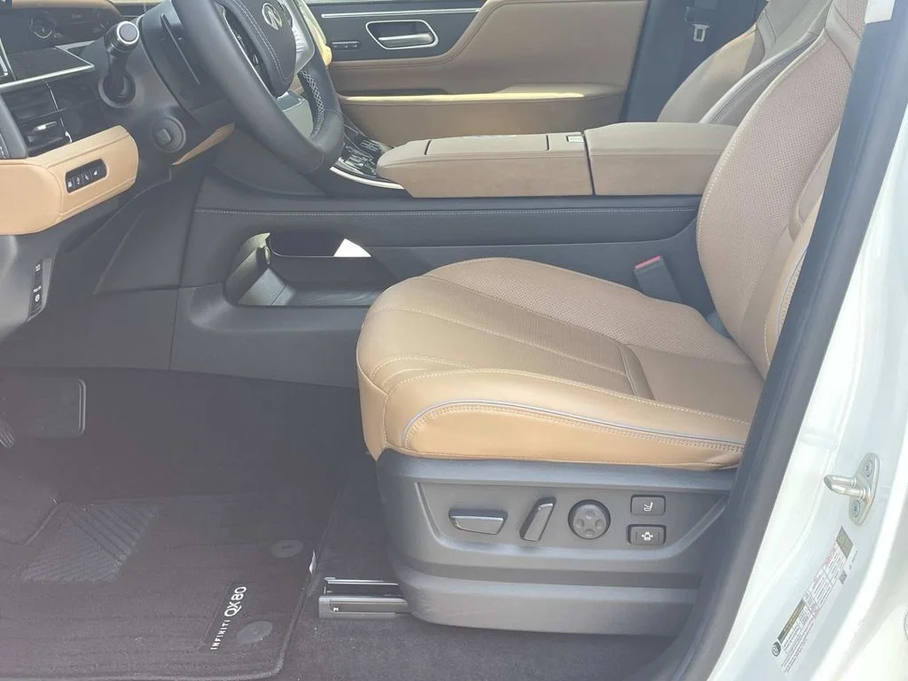 Used 2025 White INFINITI SENSORY image 16