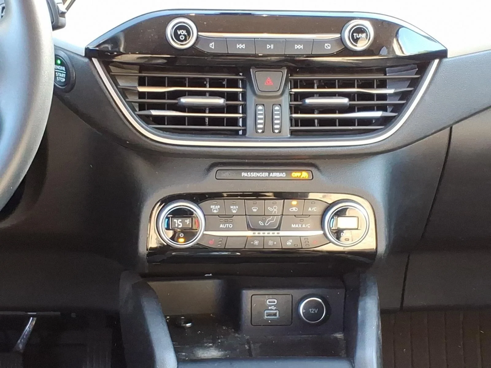 Used 2021 Agate Black Metallic Ford SE Hybrid image 19