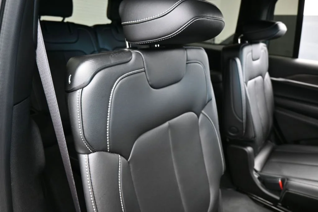 Used 2025 Silver Jeep Limited image 41