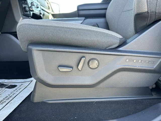 New 2024 Oxford White Ford XLT image 16