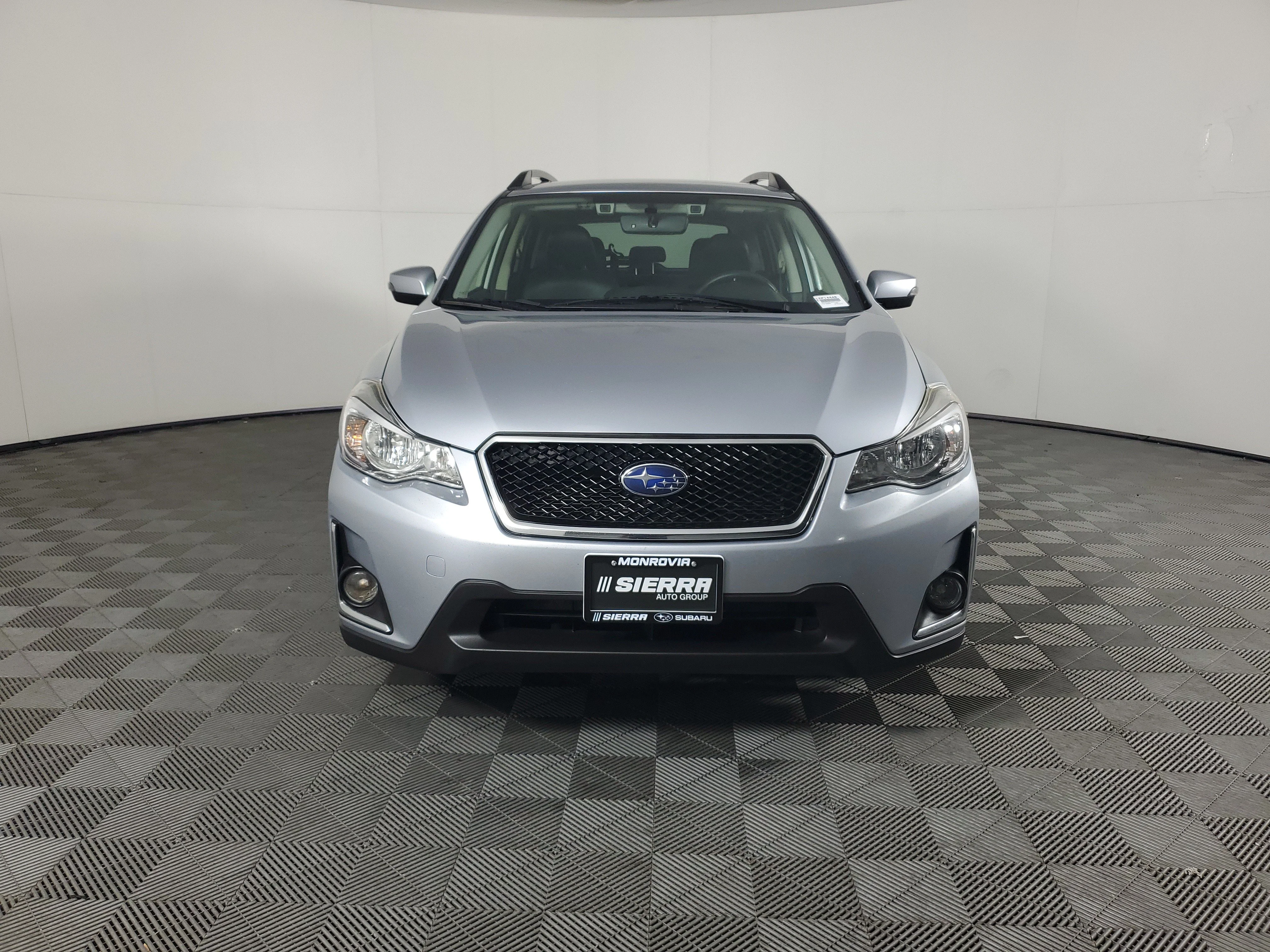 Used 2017 Ice Silver Metallic Subaru Limited image 9