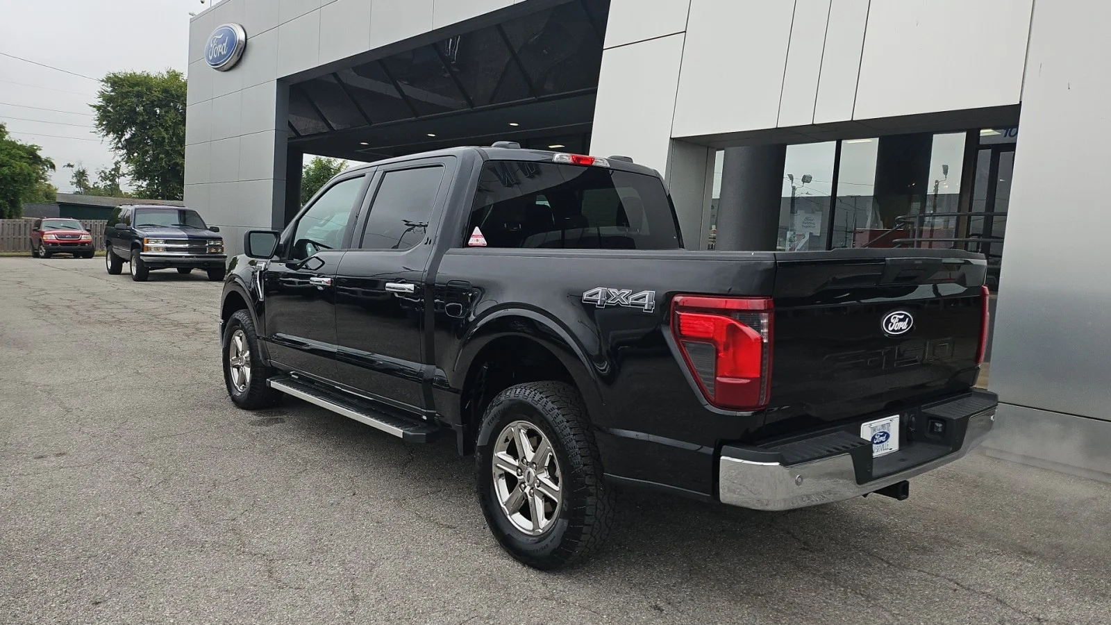 Used 2025 Agate Black Metallic Ford XLT 4WD image 3