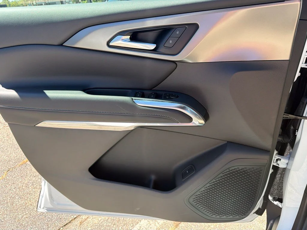 New 2027 Summit White Chevrolet LT image 9