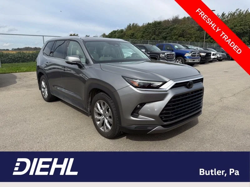Used 2025  Toyota Limited image 1
