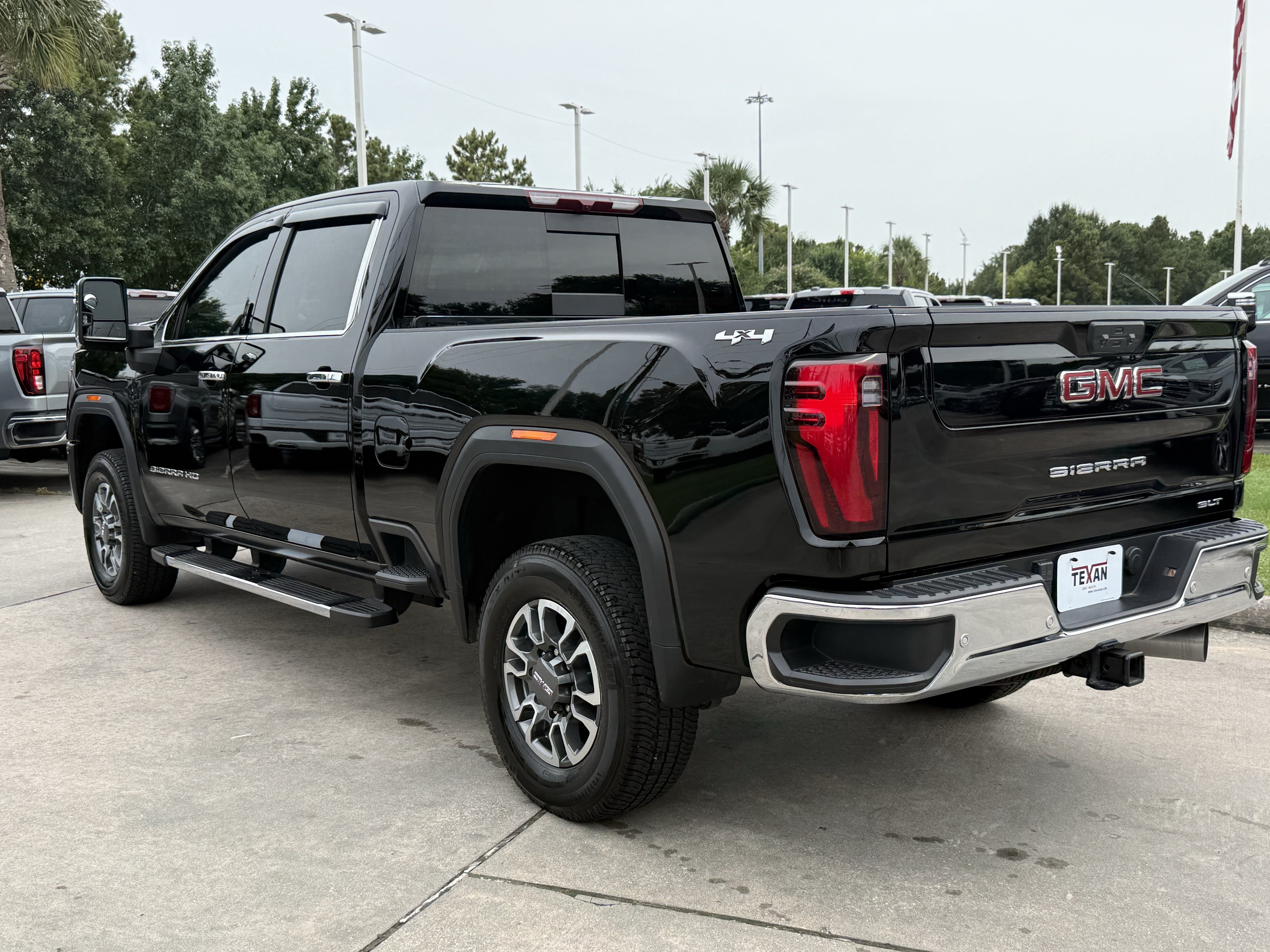 Used 2025 Onyx Black GMC SLT image 6