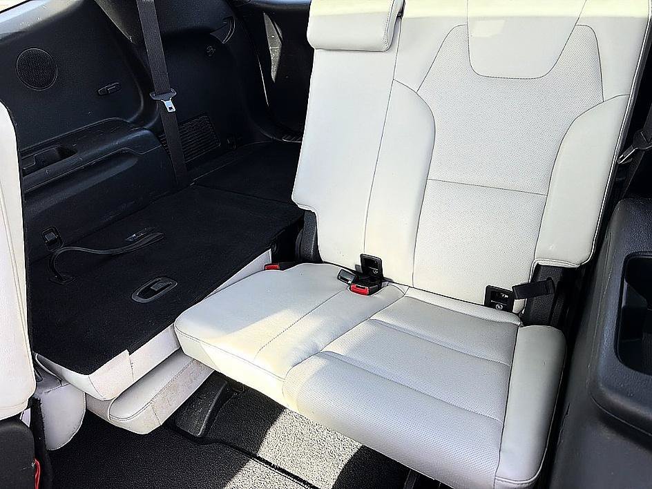Used 2021 Glacial White Pearl Kia SX image 9
