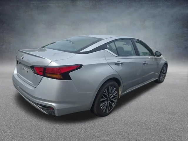 Used 2025 Silver Nissan 2.5 SV image 8