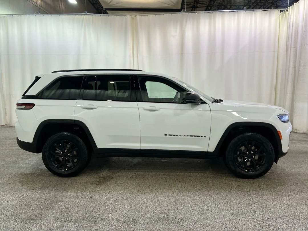 2026 Jeep Grand Cherokee Laredo - Photo 5