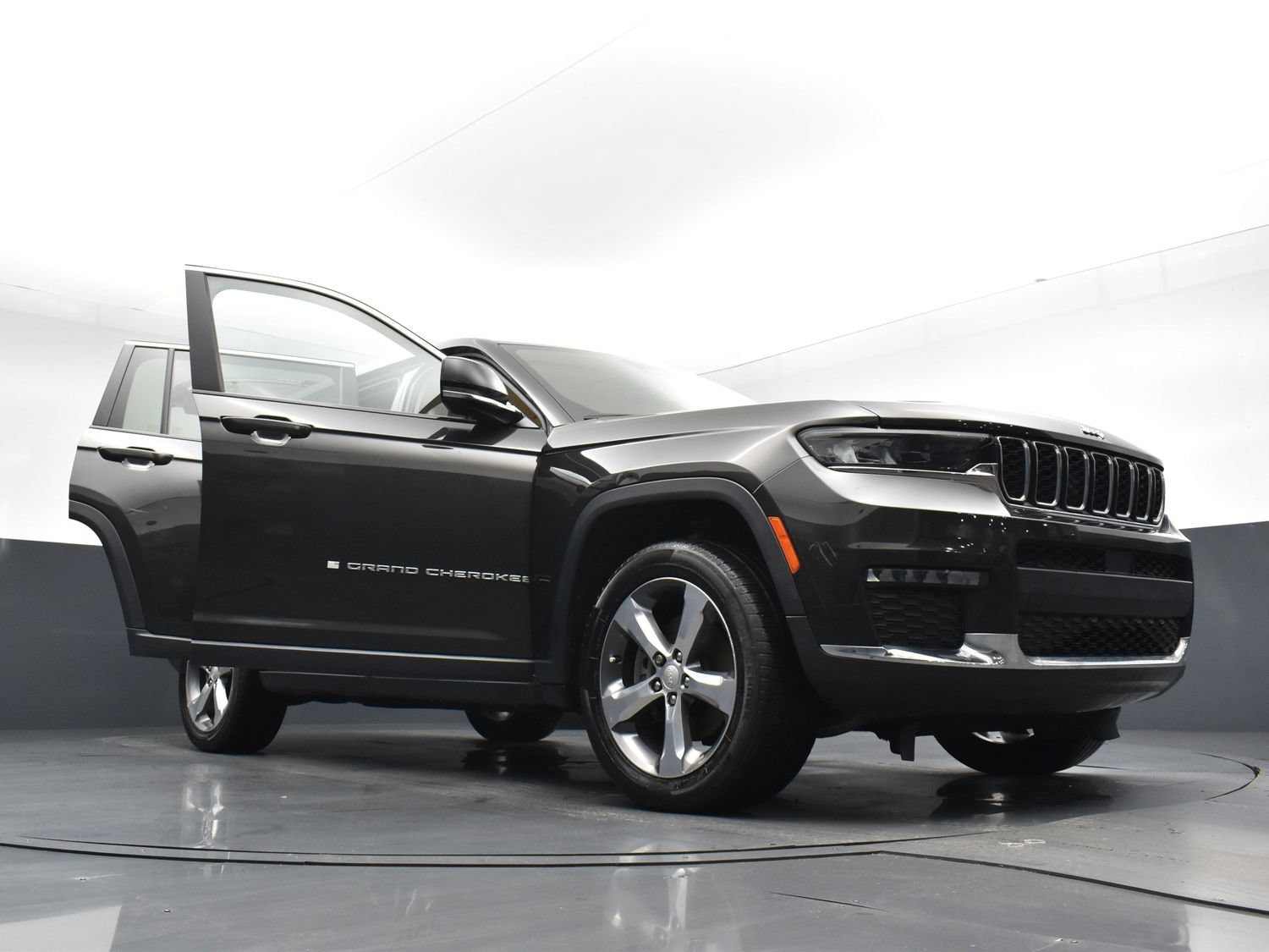 Used 2022 Rocky Mountain Pearlcoat Jeep Limited image 30