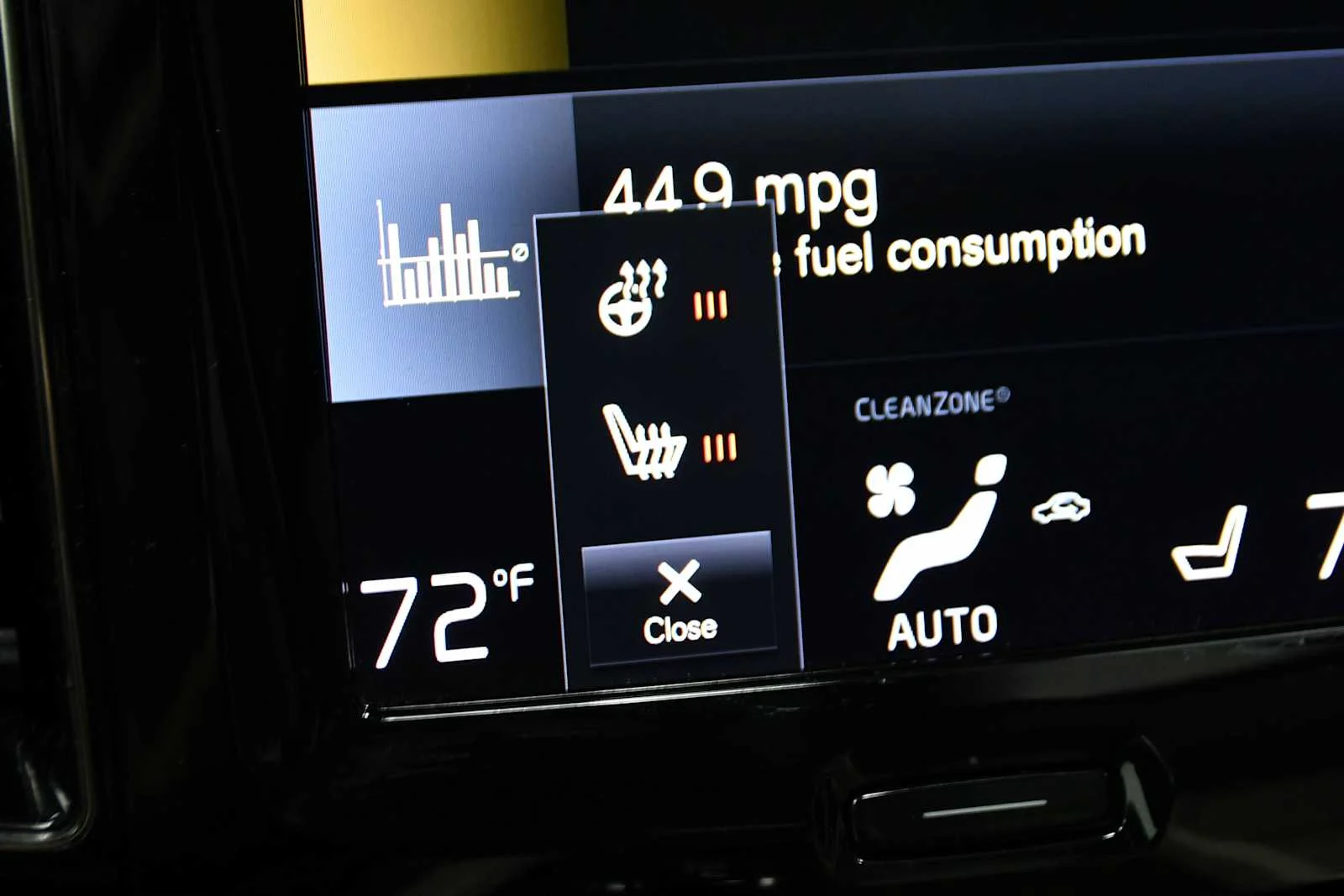 Used 2021 Crystal White Metallic Volvo Momentum image 19
