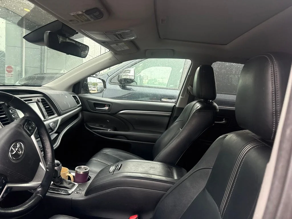 Used 2018 Red Toyota SE image 6