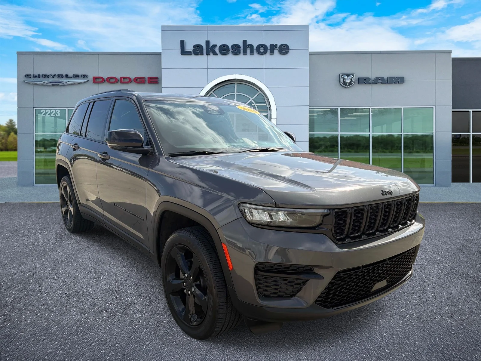 Used 2024 Gray Jeep Altitude X 4x2 image 1