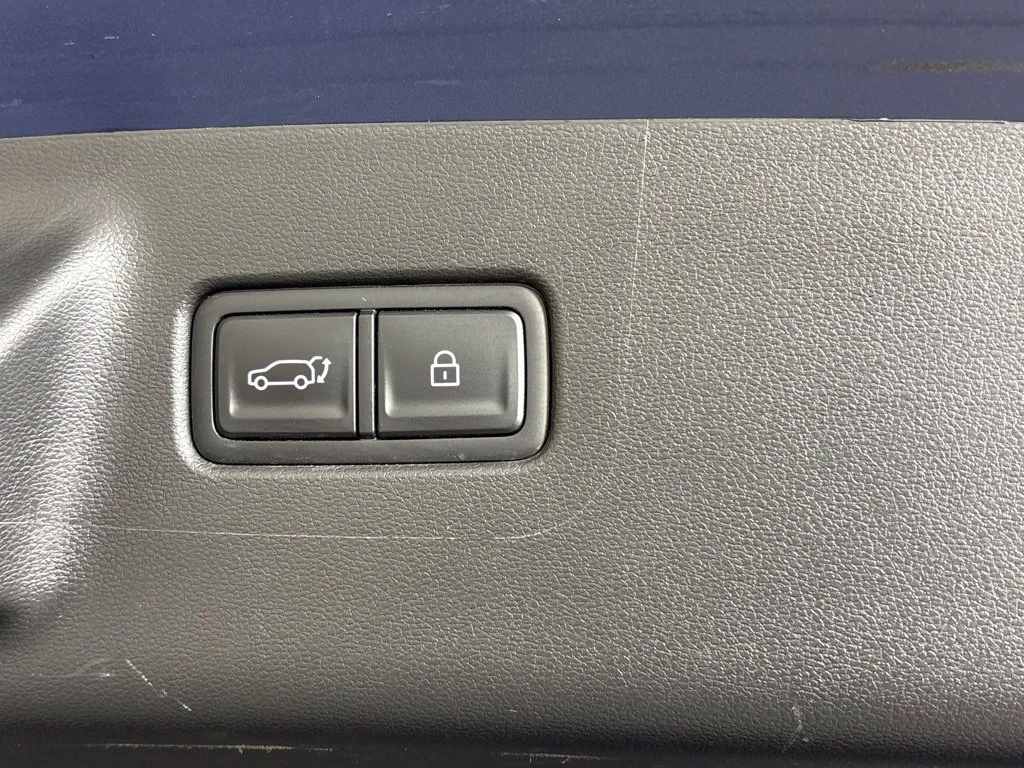 Used 2025 Blue Hyundai SEL image 24
