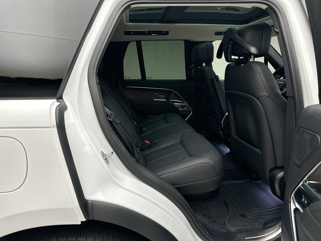 New 2027 Fuji White Land Rover SE image 7