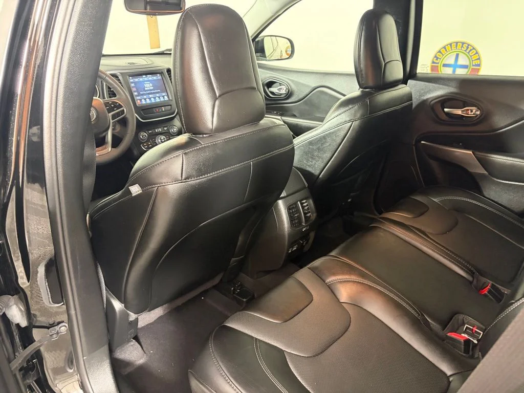 Used 2022 Black Jeep Latitude Lux image 13