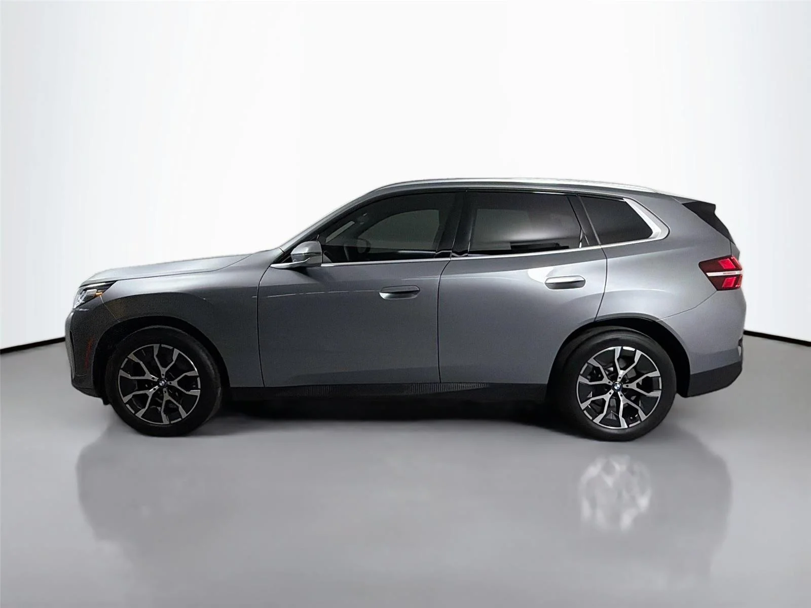 Used 2026 Skyscraper Grey Metallic BMW 30 xDrive image 8